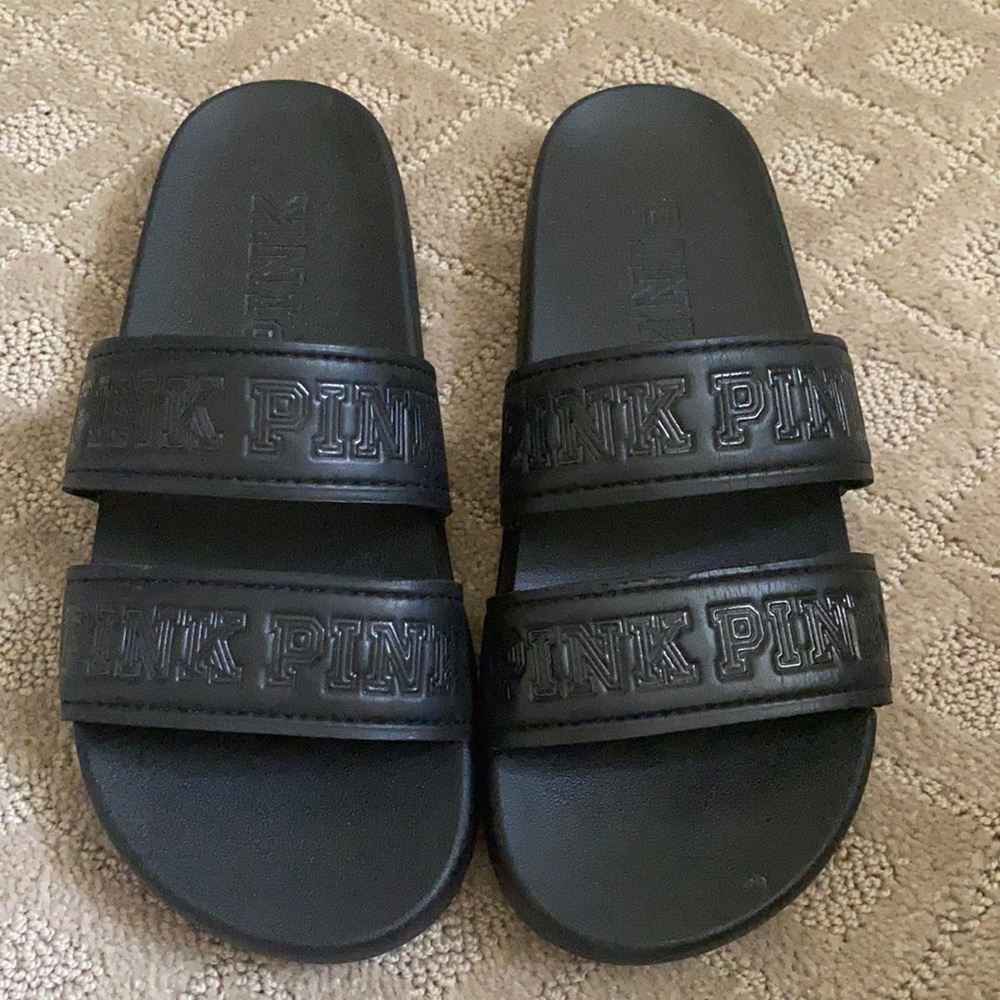 Women’s size medium VS pink slides in black
